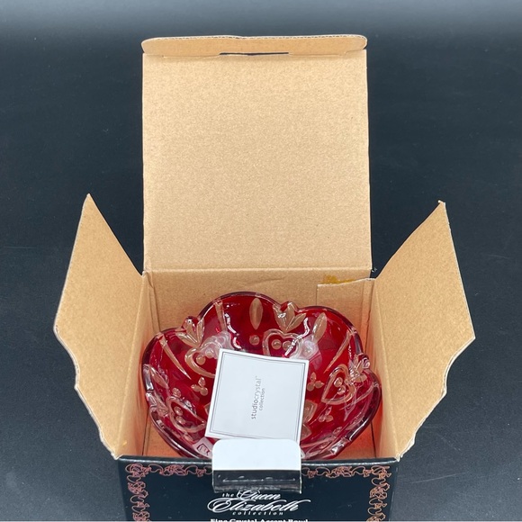 New ~ Studio Crystal The Queen Elizabeth Collection Fine Crystal Accent Bowl - Picture 9 of 9